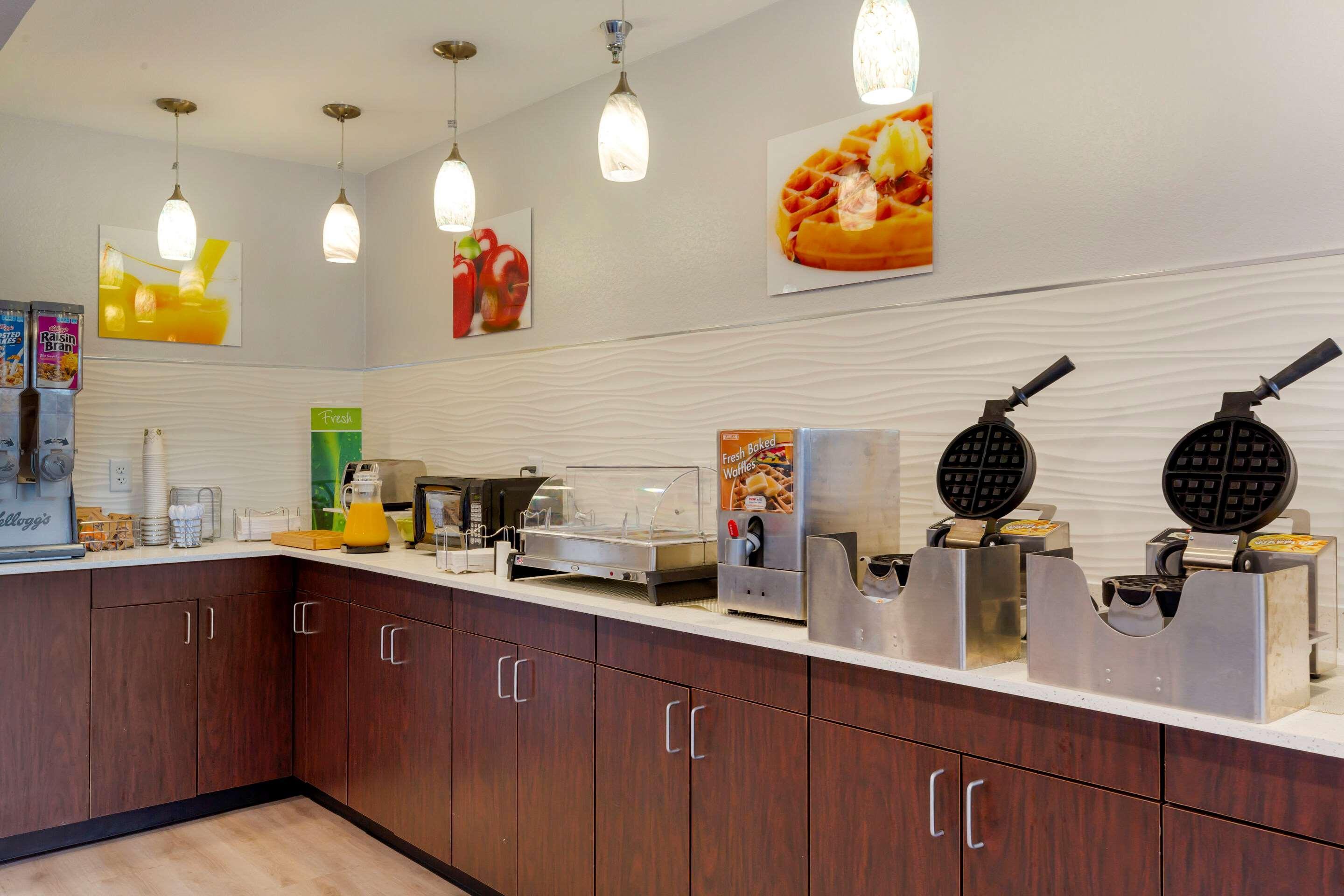 Quality Inn Ли Экстерьер фото